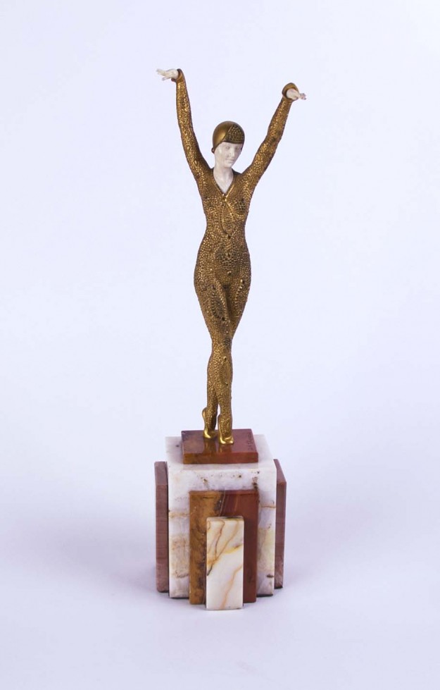 A statue of a woman on top of a marble block.