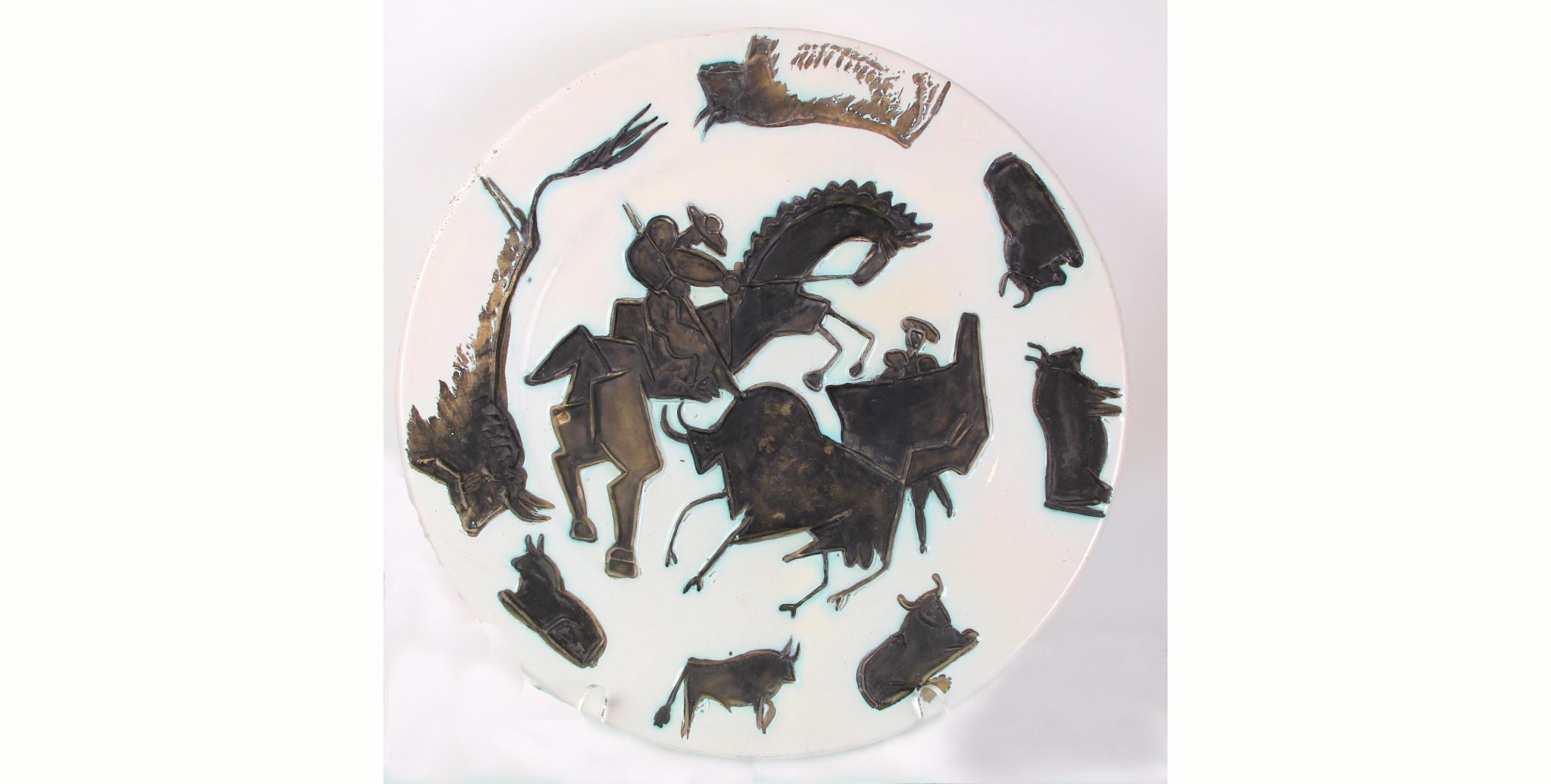 A plate with animals on it and some of the animal 's names.
